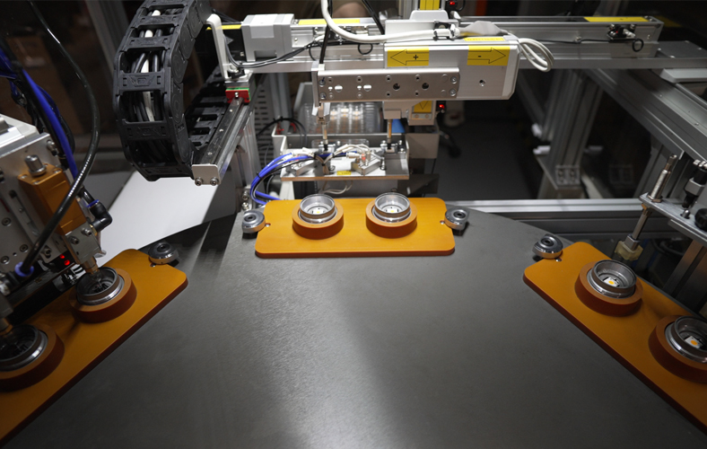 Automatic LED Mounting